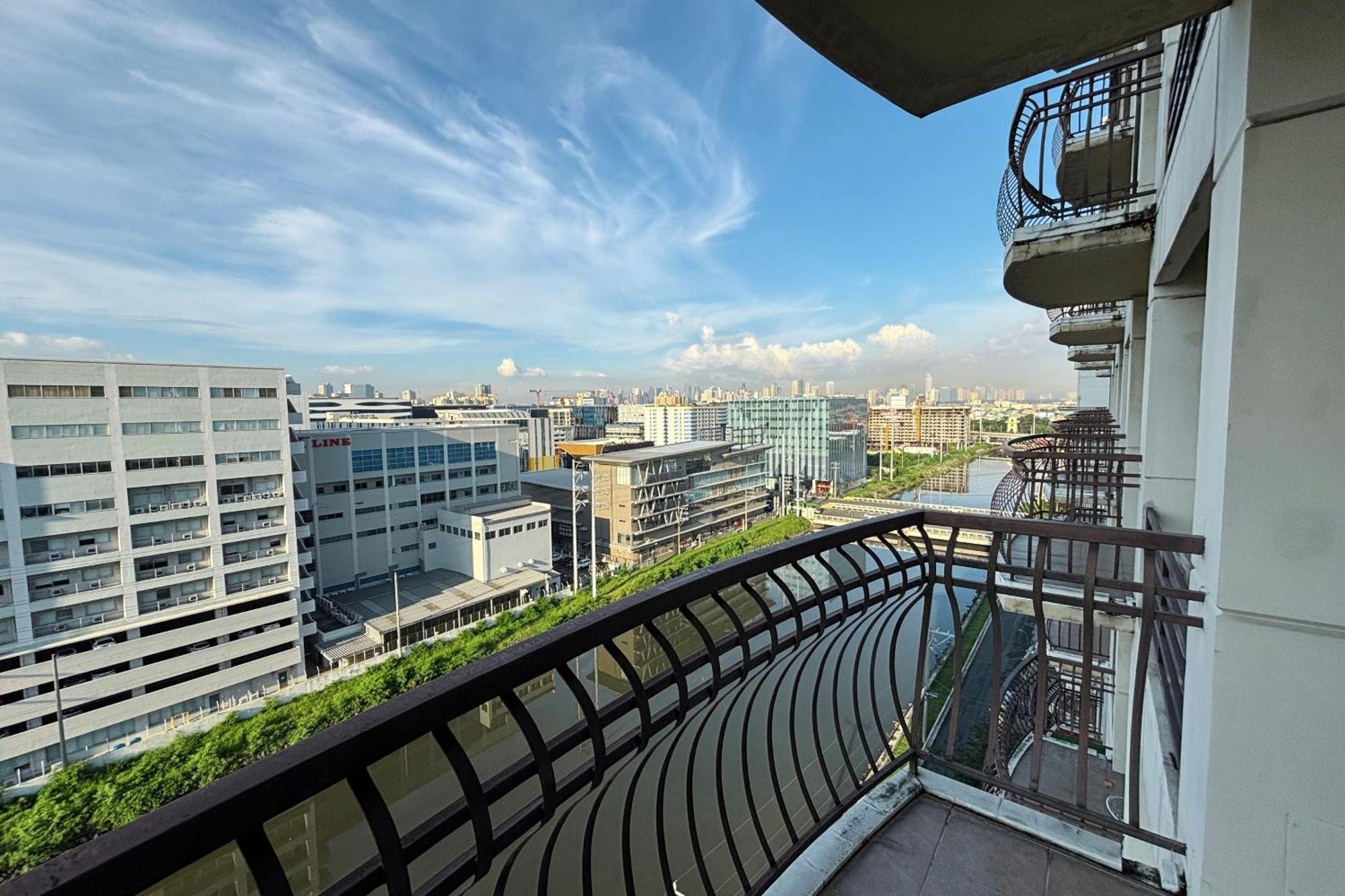 Extremeli Suites Manila Powered By Cocotel Extérieur photo