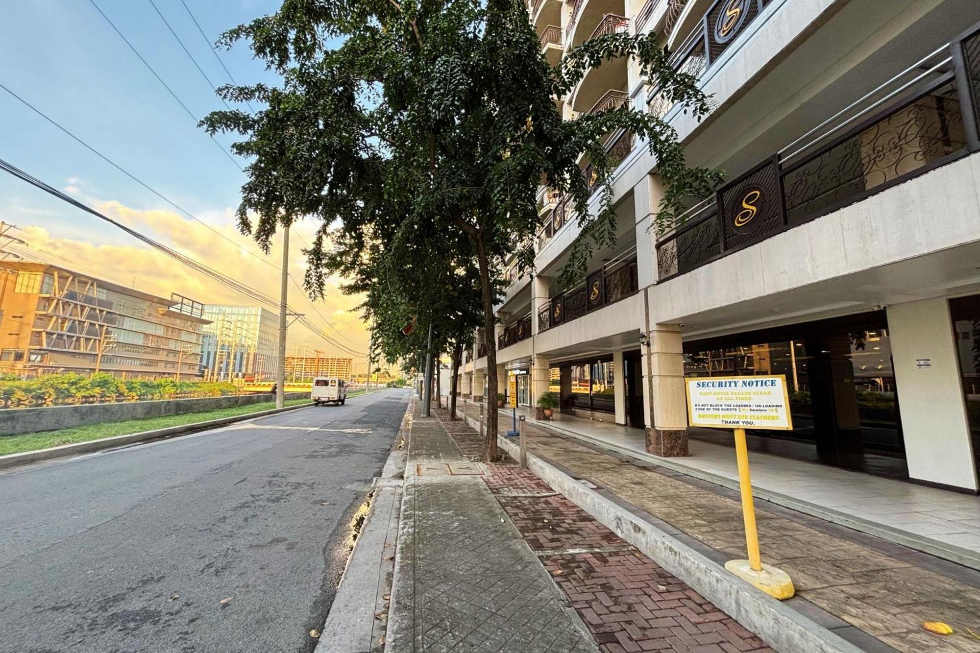 Extremeli Suites Manila Powered By Cocotel Extérieur photo