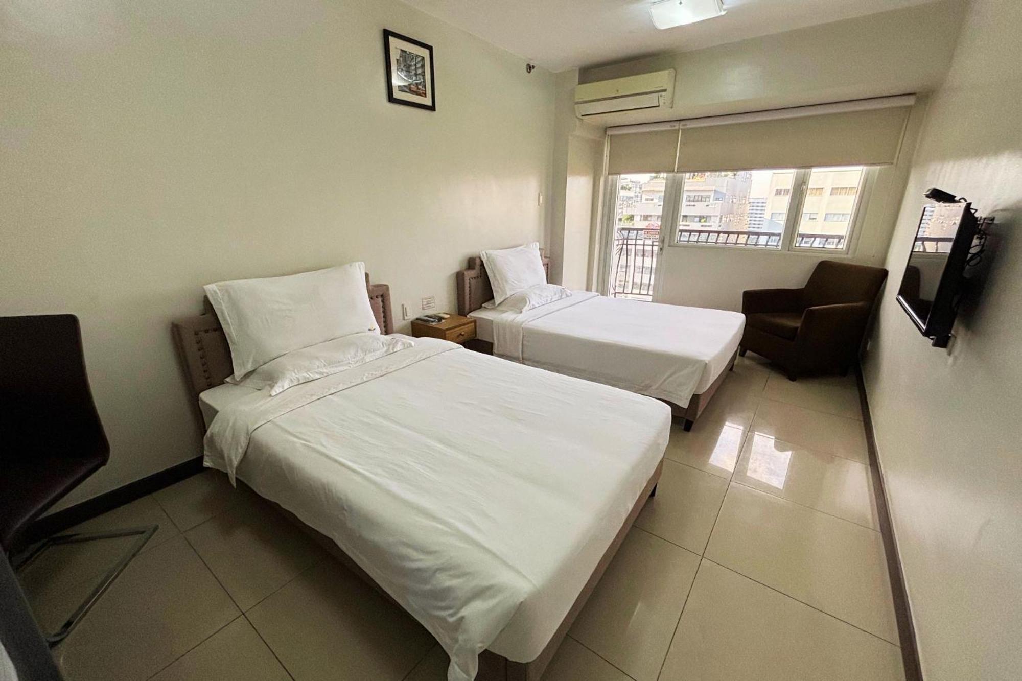 Extremeli Suites Manila Powered By Cocotel Extérieur photo