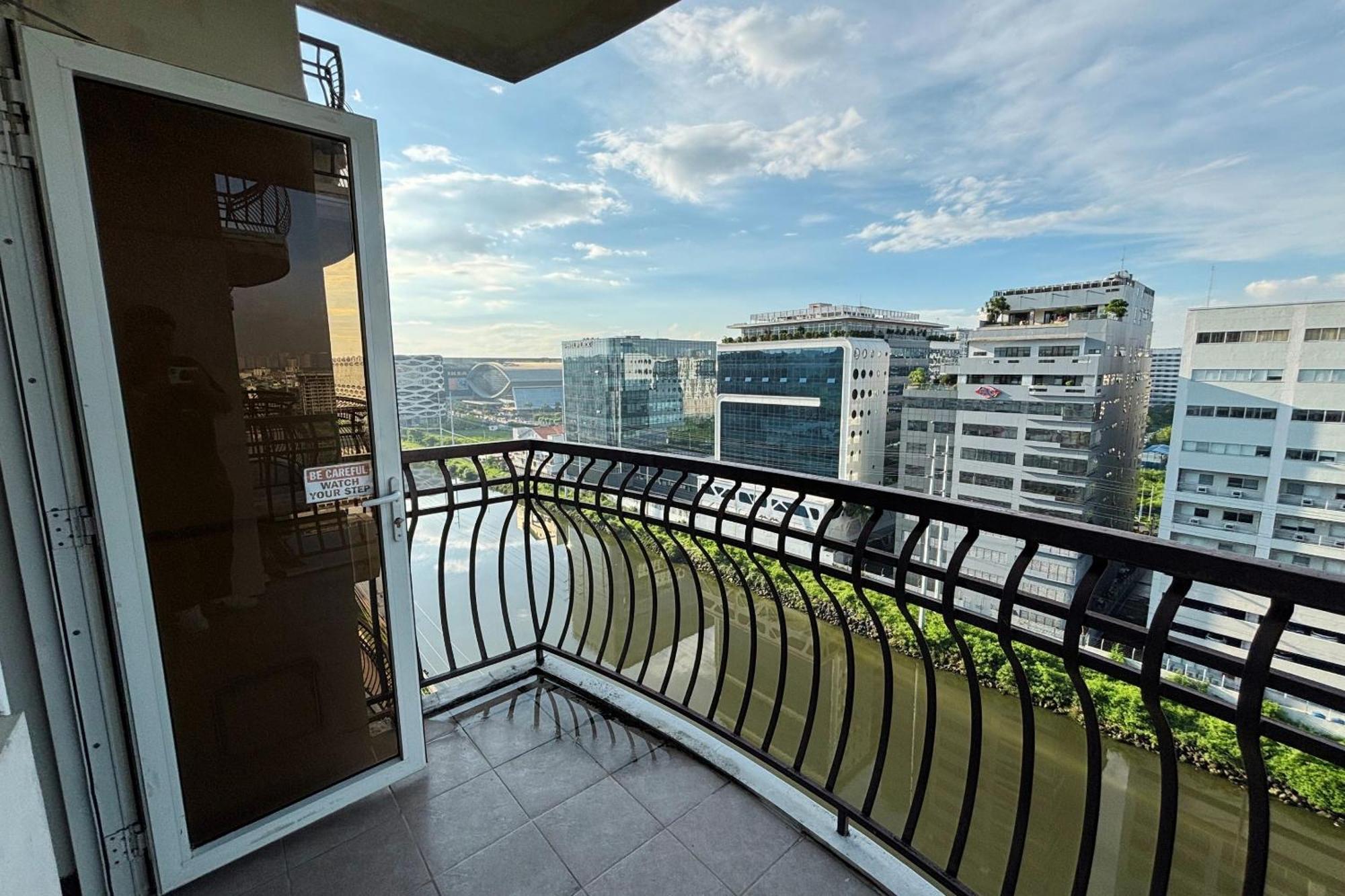 Extremeli Suites Manila Powered By Cocotel Extérieur photo