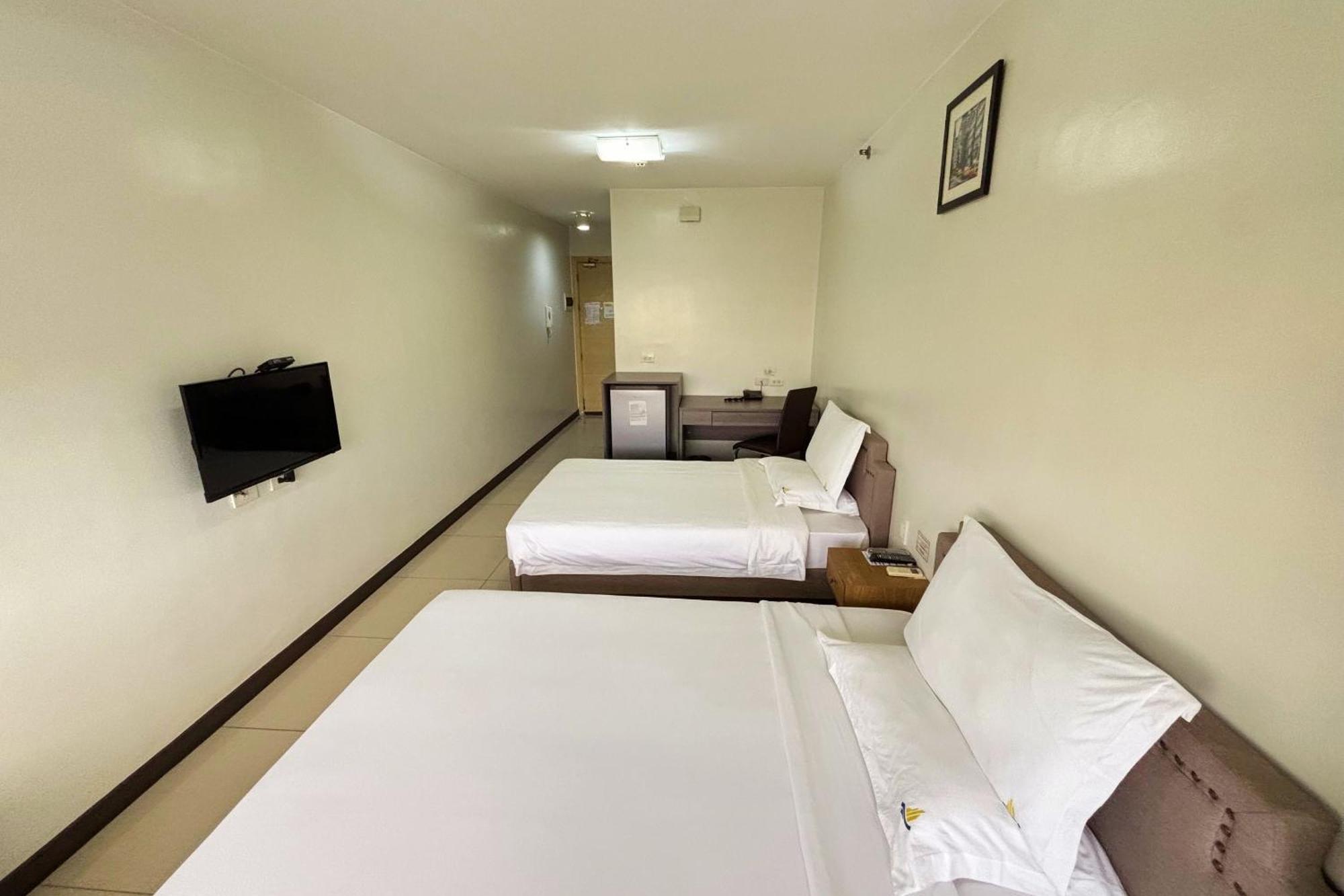 Extremeli Suites Manila Powered By Cocotel Extérieur photo