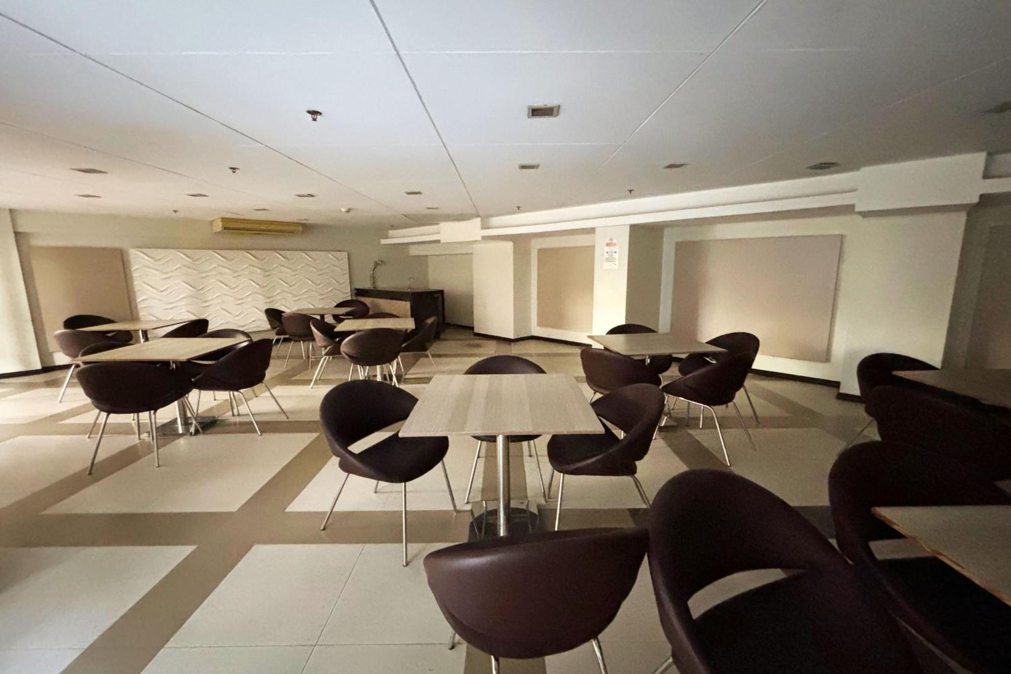 Extremeli Suites Manila Powered By Cocotel Extérieur photo