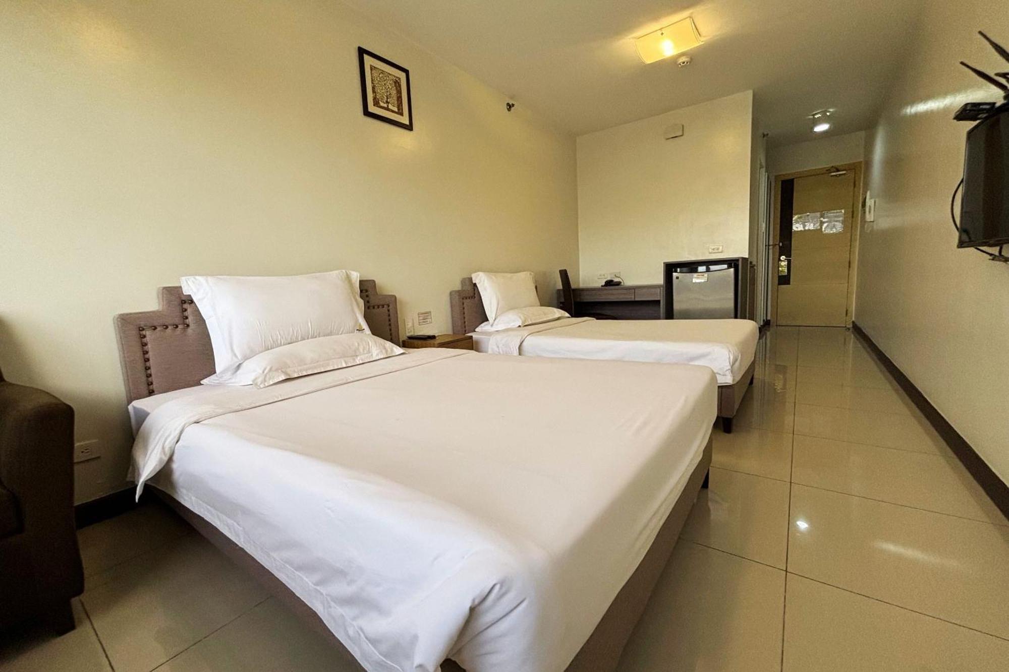 Extremeli Suites Manila Powered By Cocotel Extérieur photo